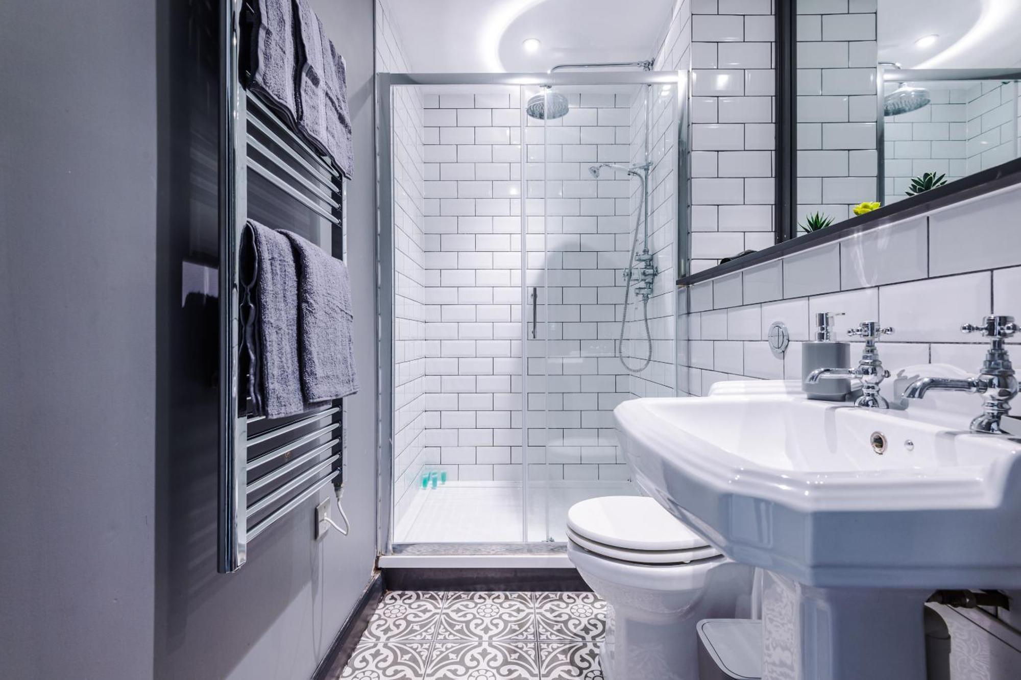 2 King Size Beds In Manhattan Styled Oversize Apartment ليدز المظهر الخارجي الصورة